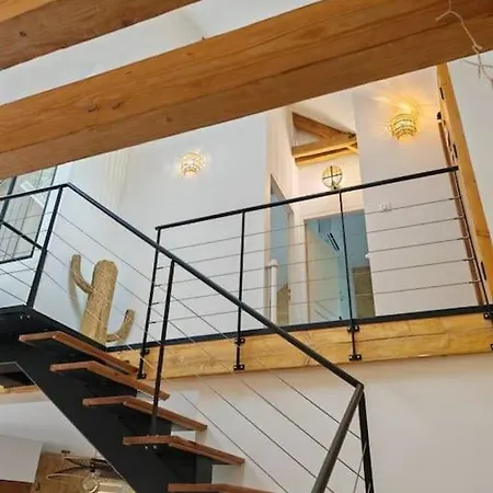 Milharoc, Insolite Avec