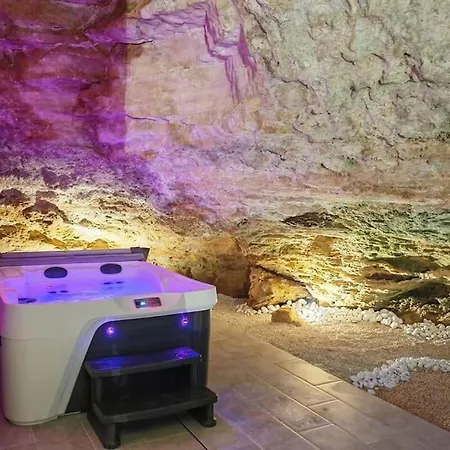 Tatil Evi Milharoc, Insolite Avec *